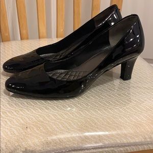Women short pumps shoes size 5 in a half